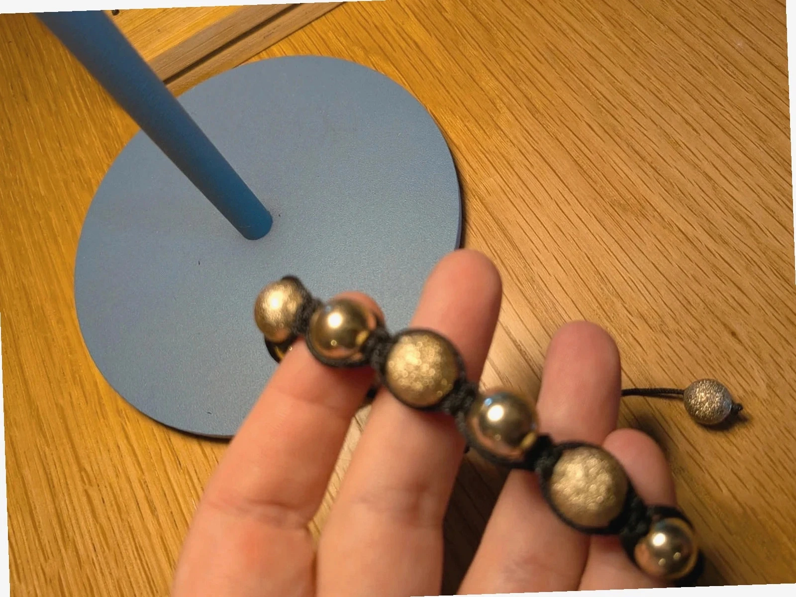 Pulseira fantasia com contas douradas – photo 4